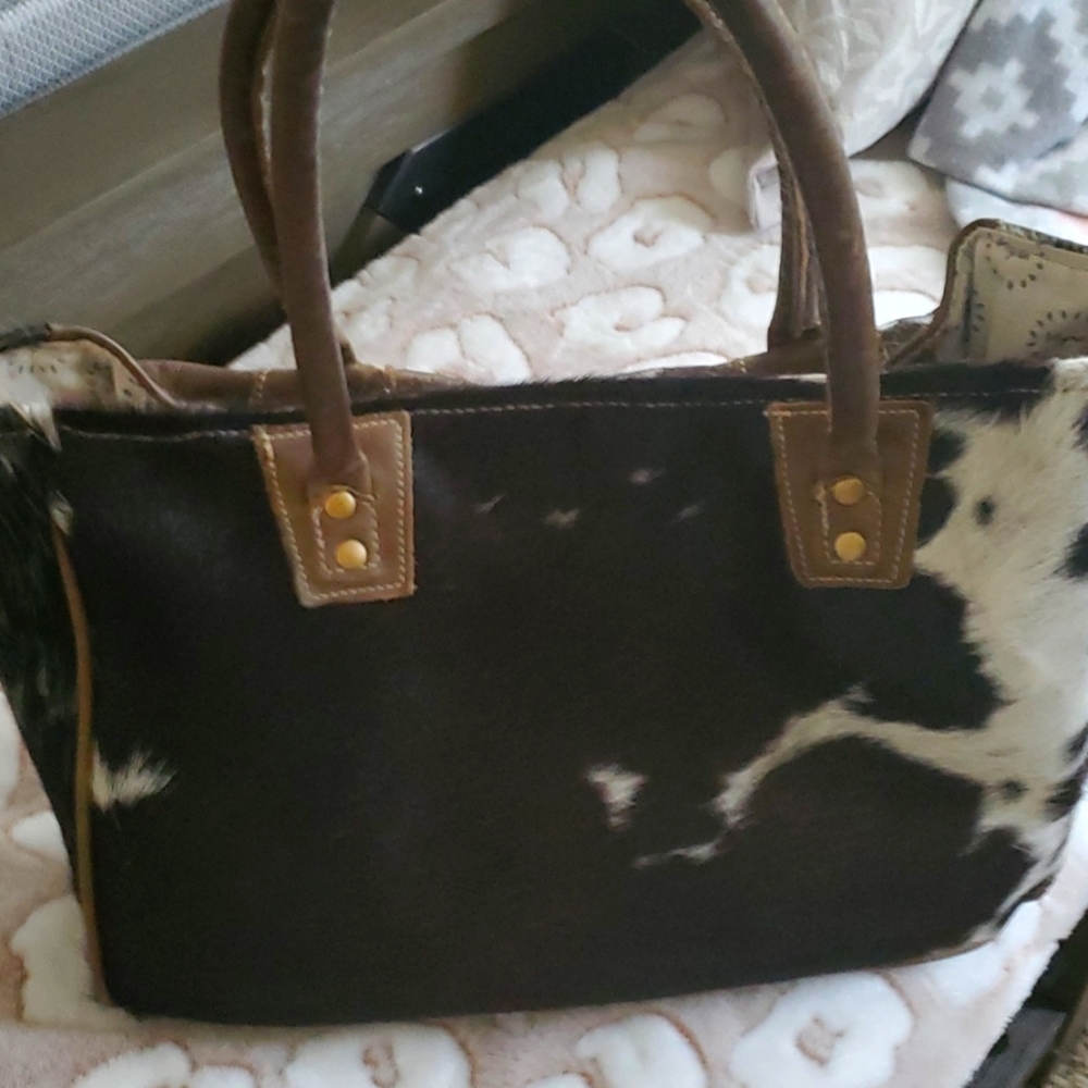 VINTAGE MYRA BAG BRAND COWHIDE BLACK AND WHITE BACKSIDE REAL LEATHER LARGE TOTE